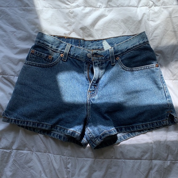 Vintage Levi’s shorts - Picture 2 of 4